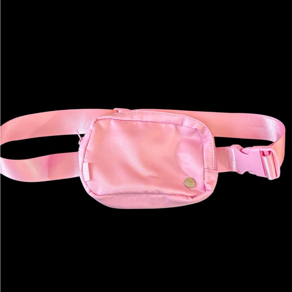 Pink belt bag. 90 Degrees